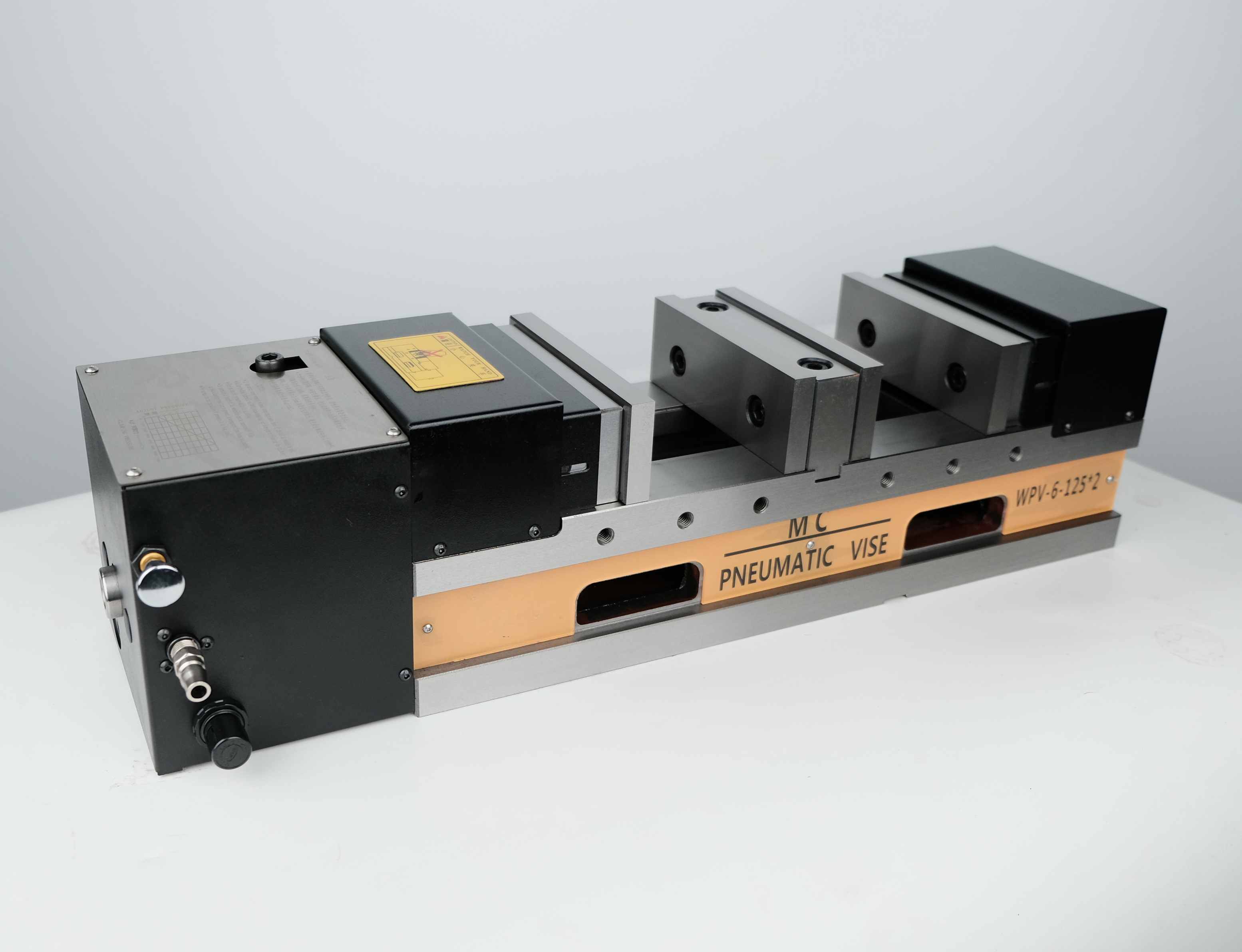 Pneumatic Hydraulic Double Station Vise Operation for CNC Machining Centers